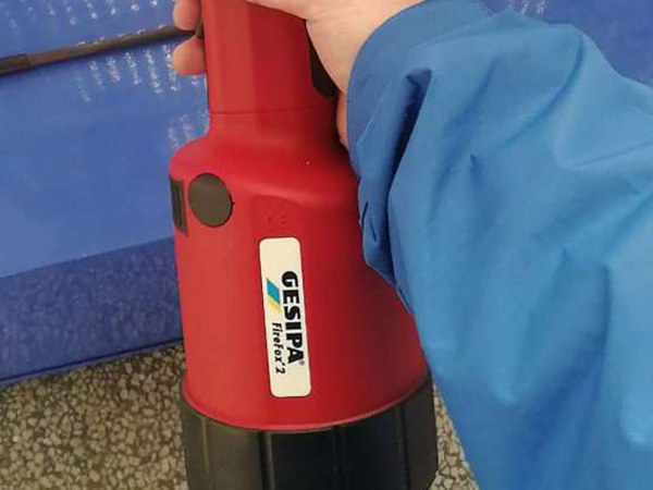 氣動(dòng)拉釘槍